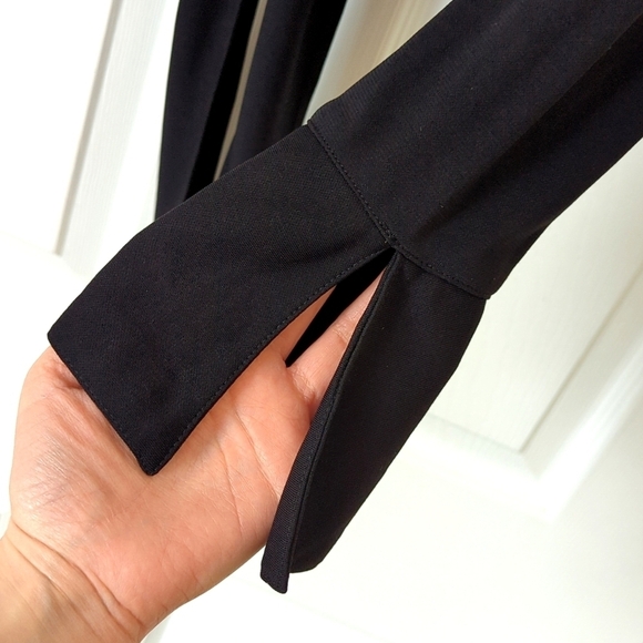 Monteau 90's Vintage Collared Plunging V-neck Tie Front Cropped Long Sleeve Top - Picture 8 of 10